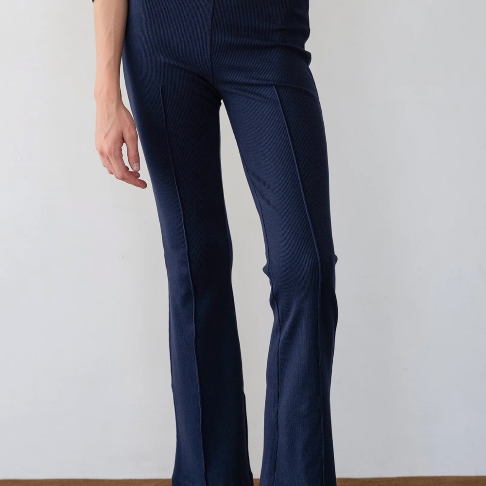 NWOT Donni Rib Kick Flare Pants in Navy - M Tall
